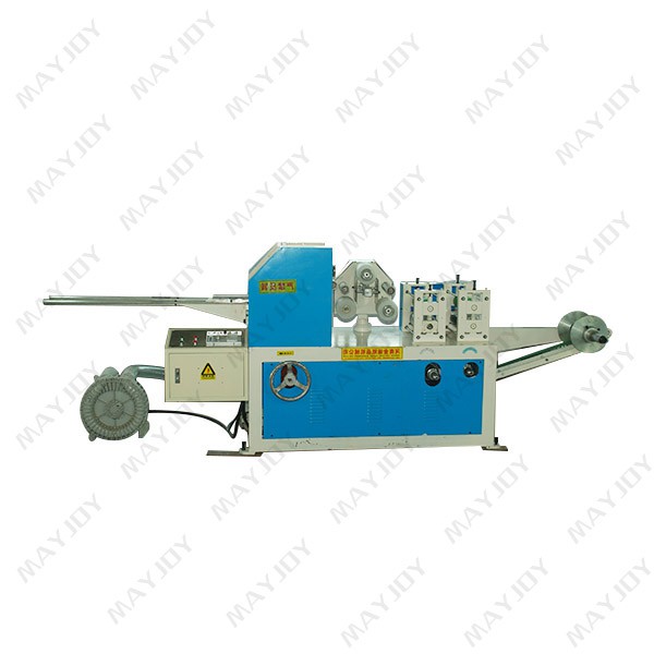 Nenäliinan valmistuskone